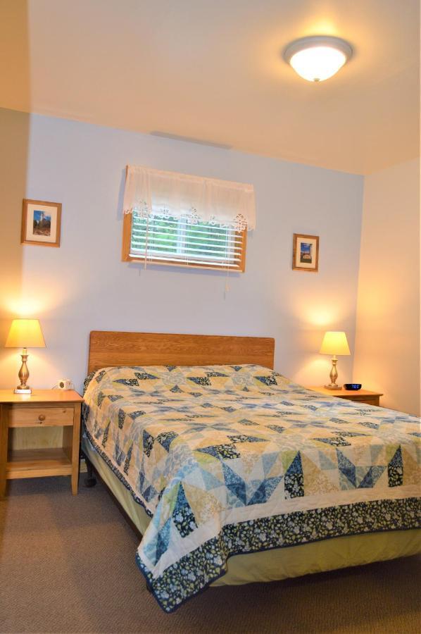 Baileys Sunset Cottages เบลีย์ส ฮาร์เบอร์ ภายนอก รูปภาพ